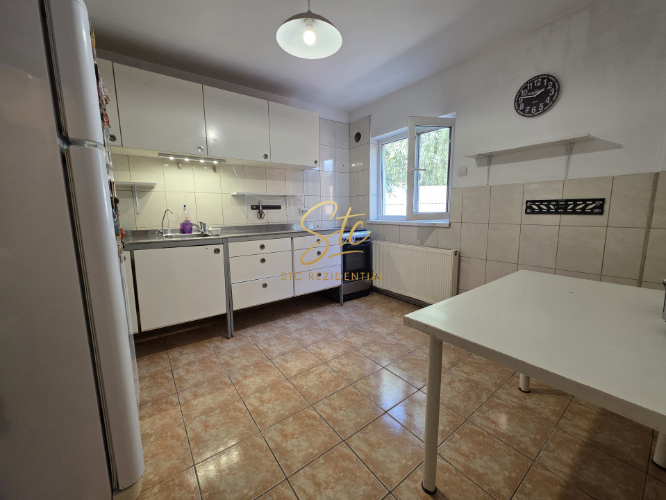 Casă cu curte de vânzare în București, zona Lujerului – 3 camere, 130 mp utili