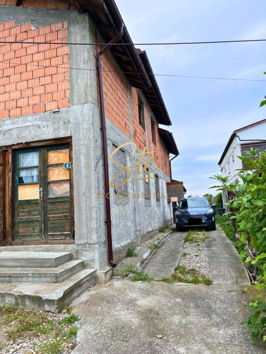 Casa la rosu - 25 km pana in Bucuresti - living 36mp